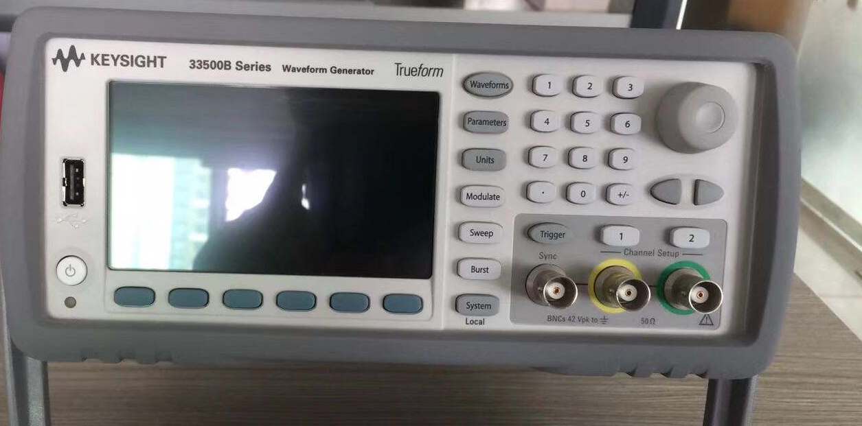 63dc626eb9670.jpg 函數信號發生器33522B 3.jpg